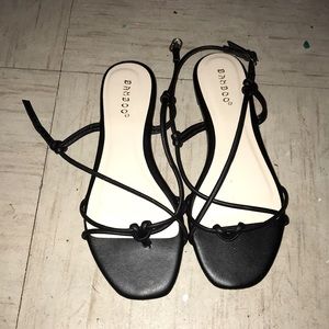 Black cute Sandals never worn in good condition